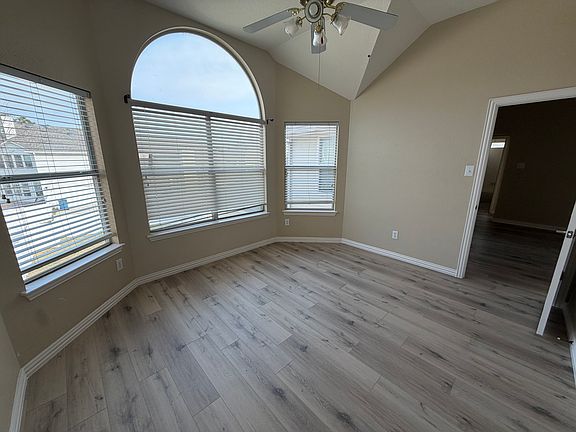 2nd image of 1026 Elm Dr