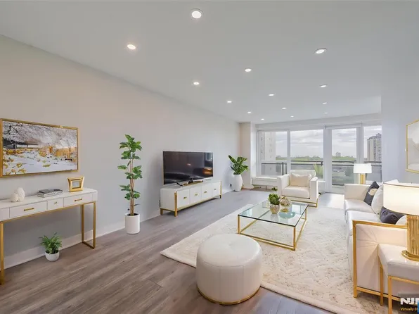 2077 Center Ave APT 11C, Fort Lee, NJ 07024