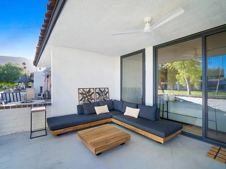 7 Barcelona Dr — Photo 16