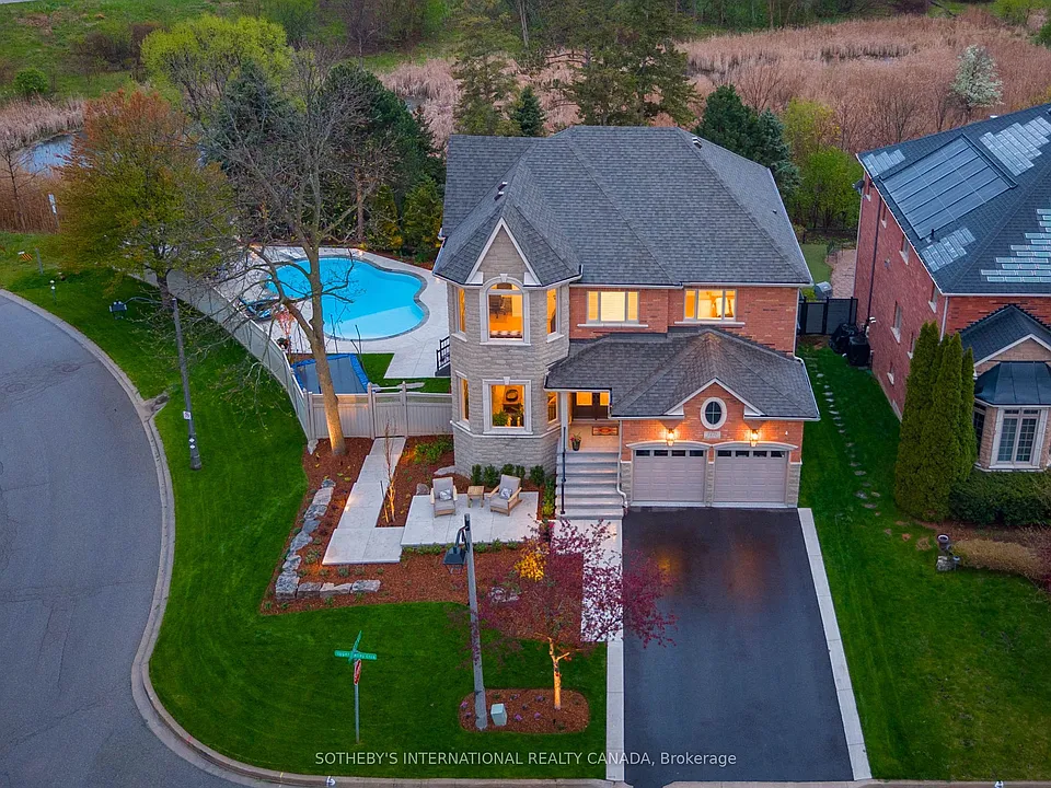 2432 Upper Valley Cres
