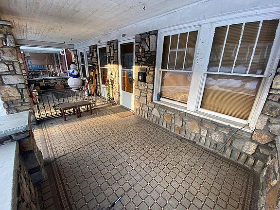 2nd image of 557 Vickroy Ave #559