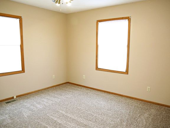 5th image of 16411 Tyrone Ave