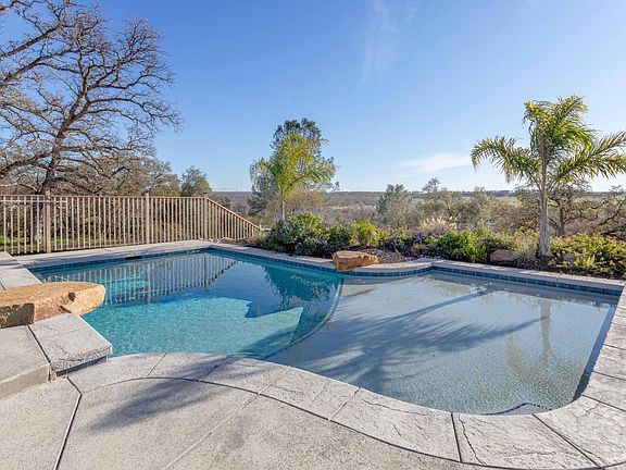 4th image of 23950 Sunnyslope Dr