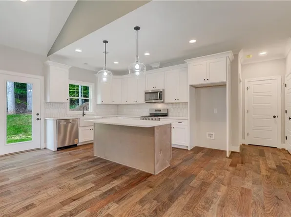 376 Wild Fern Ln, Reidsville, NC 27320