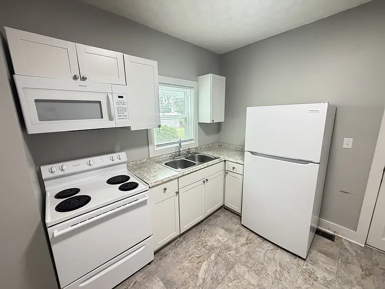 649 S Main St — Photo 4