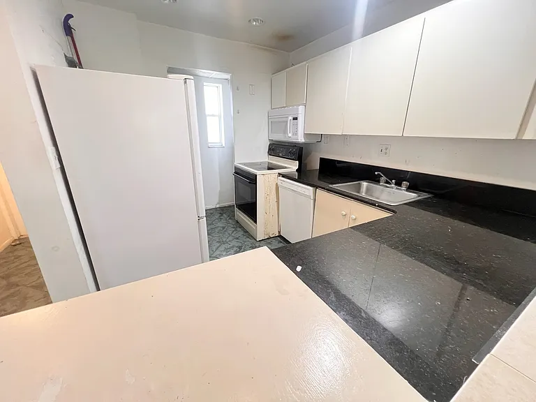7800 Colony Cir S #11-202 — Photo 2