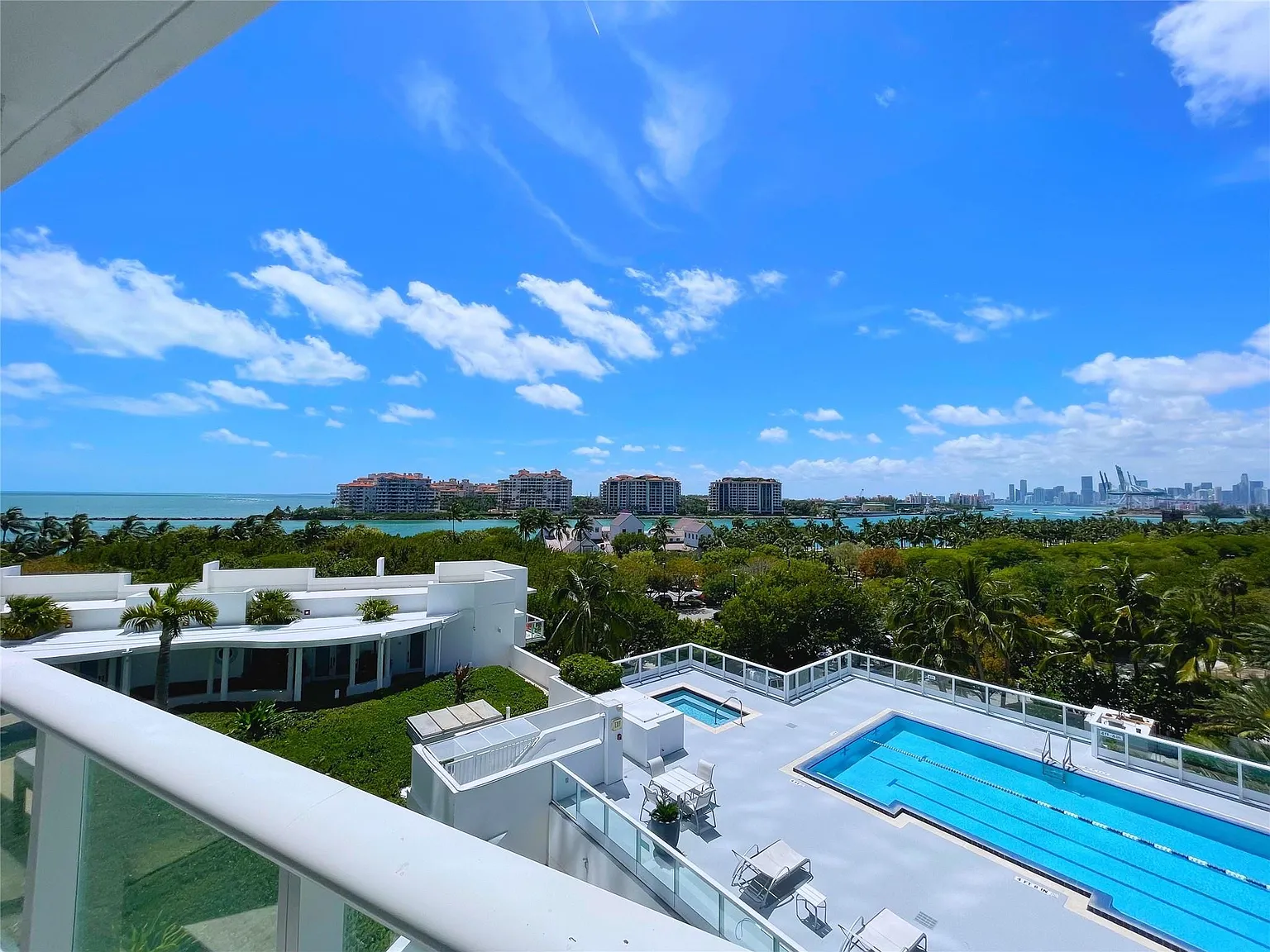1 bed, 1.5 bath, 1201 sqft, $10,900 — Photo 3