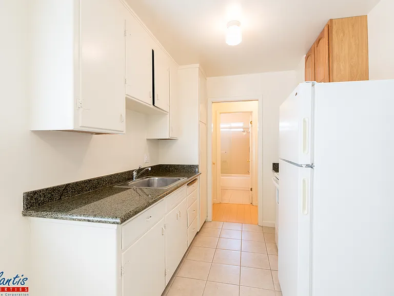 2386 Sutter Ave — Photo 4