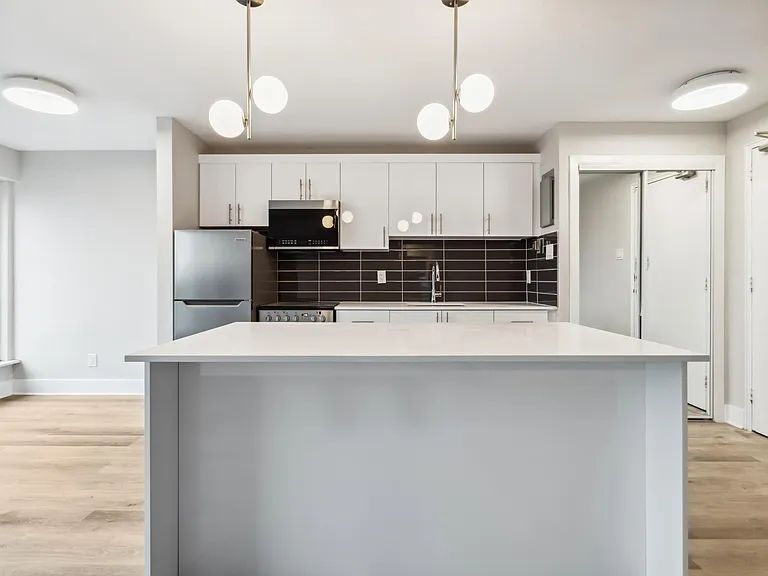 325 Besserer St — Photo 13
