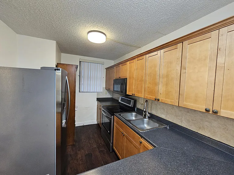 8441 Forest Hills Dr #302 — Photo 5