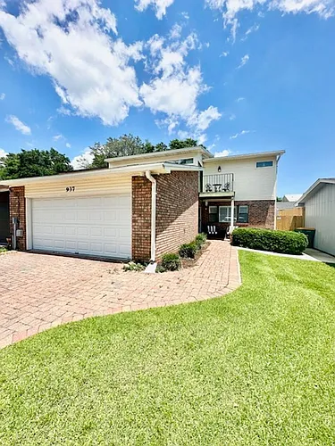 937 Holbrook Cir Photo 1