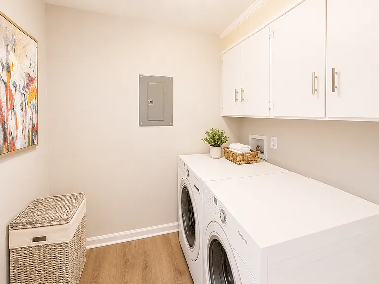 547 N Water Ave — Photo 17