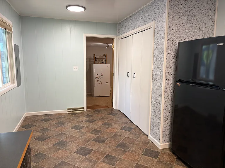 1405 Main St — Photo 9