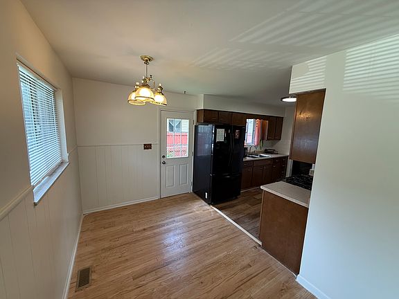 3rd image of 1516 E Mills Ave