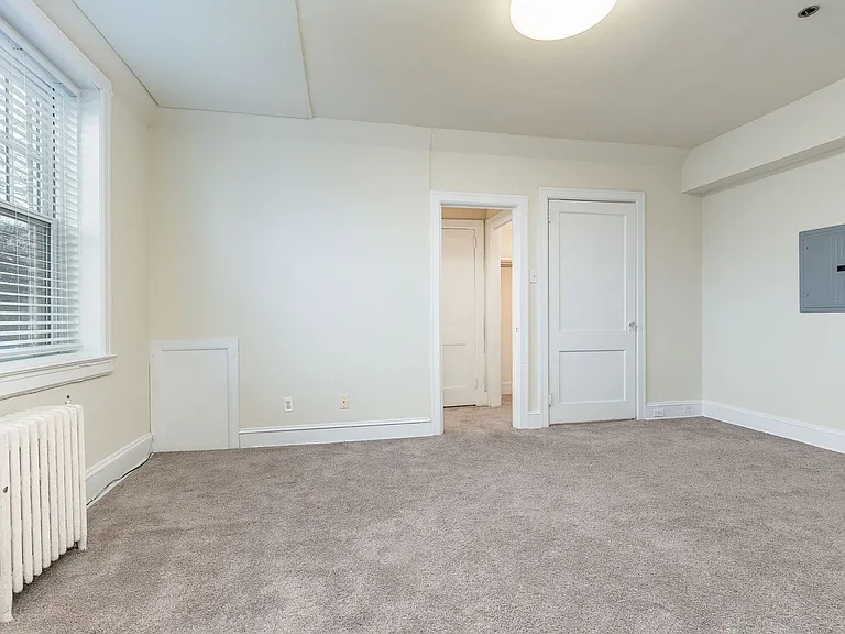 Lexington Apartments — Photo 14