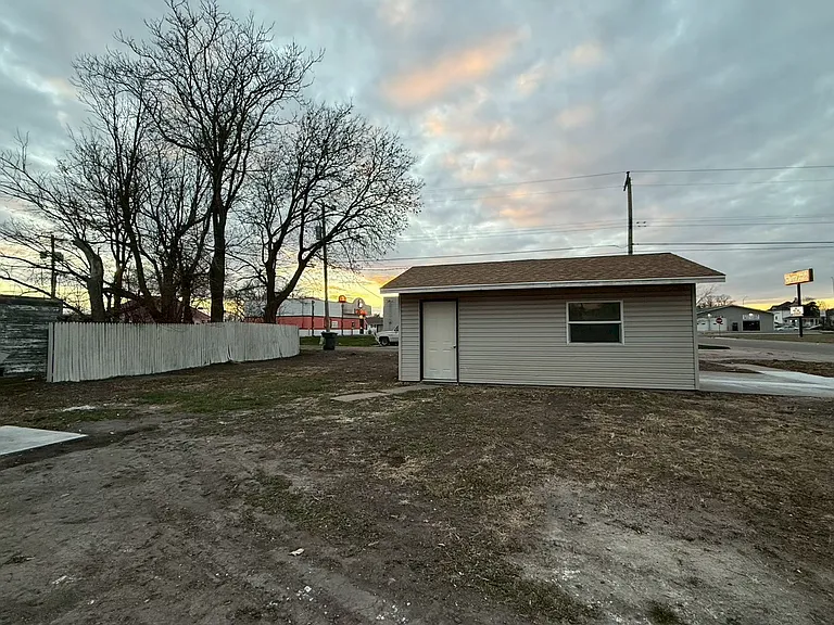 402 S Bailey Ave — Photo 25
