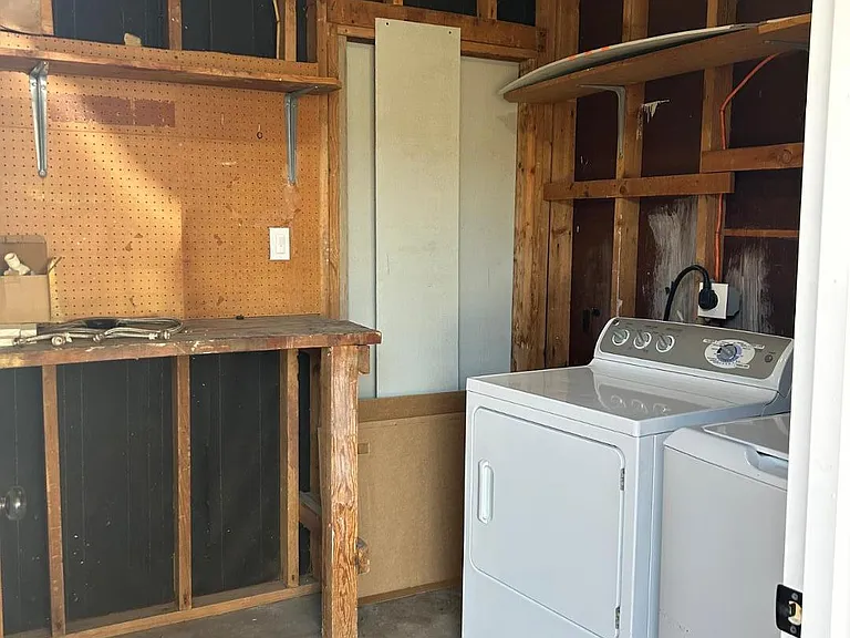 726 E 3rd Ave — Photo 28
