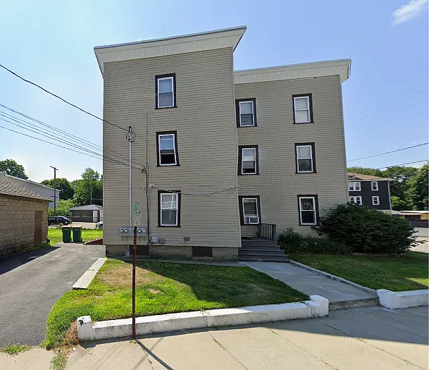 3 bed, $2,000 — Photo 1
