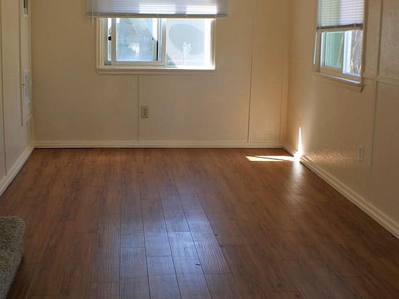 3rd image of 2773 Applewood Dr