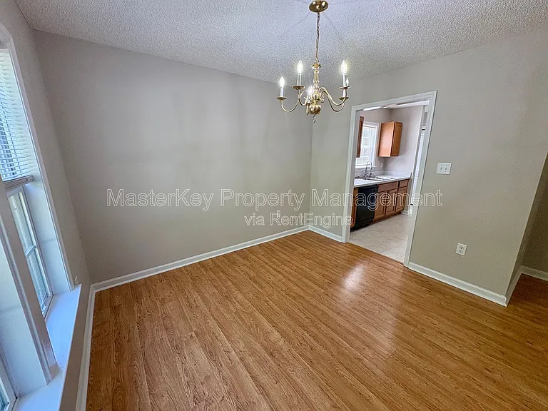 317 Cross Hill Ln — Photo 8