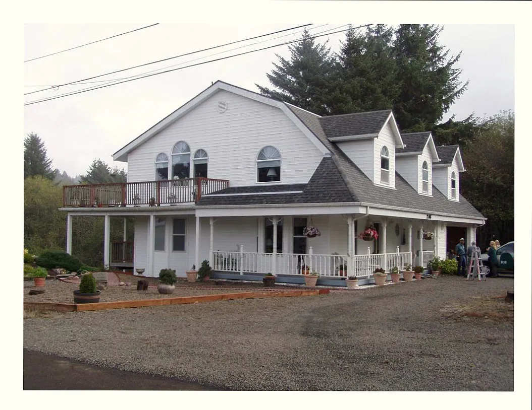 2105 NE 64th Dr photo 1