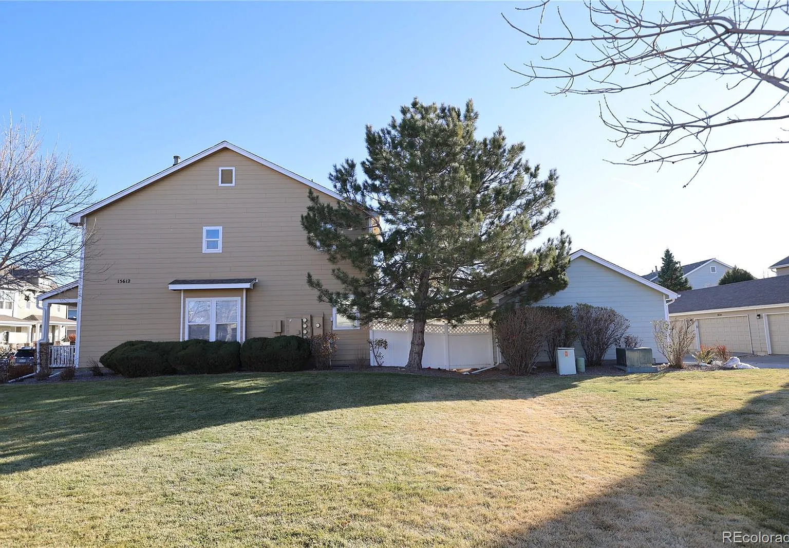 3 bed, 3.0 bath, 1528 sqft, $2,600 — Photo 2