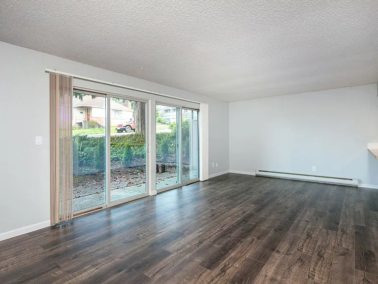 10295 NE 189th St — Photo 3
