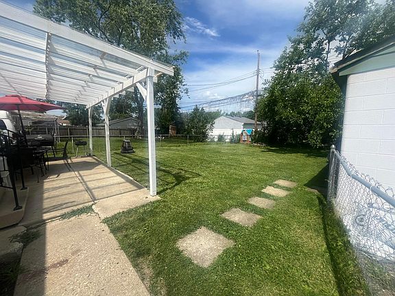 3rd image of 4730 Edinburgh Ln