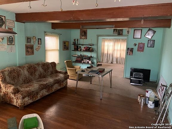 4th image of 136 W Dickson Ave