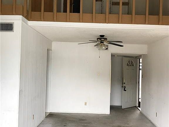 5th image of 652 Harbor Dr