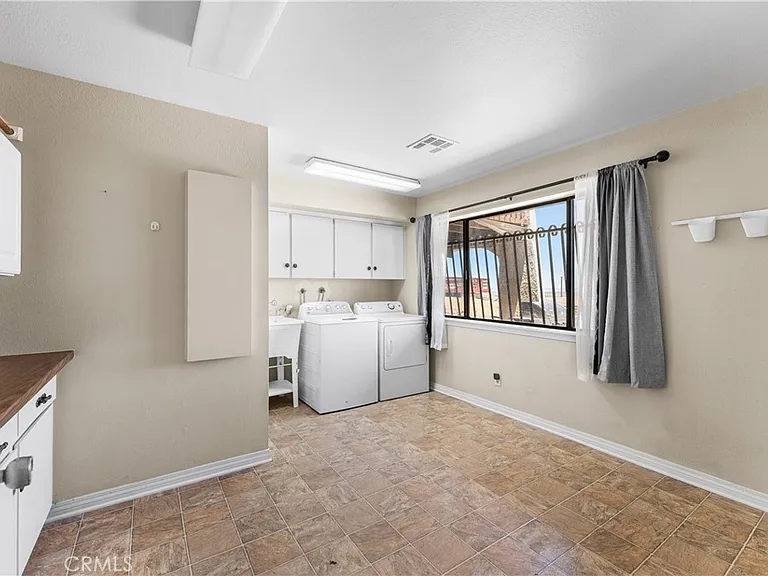 1055 Lakeview Dr — Photo 35