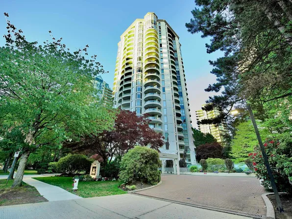 6188 Patterson Ave #105, Burnaby, BC V5H 2N1