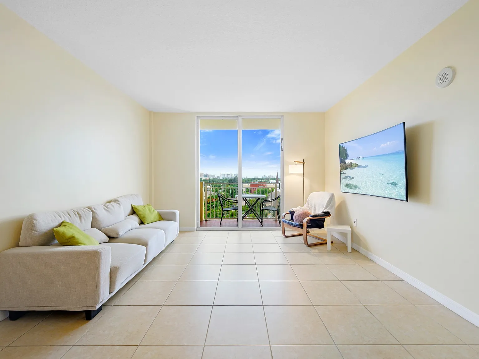 2 bed, 920 sqft, $2,800 — Photo 3
