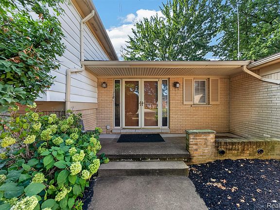3rd image of 6611 Cottonwood Knoll Ct