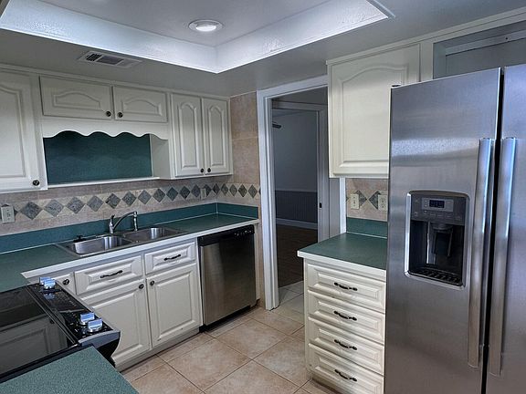 5th image of 565 Burlington Ave NE