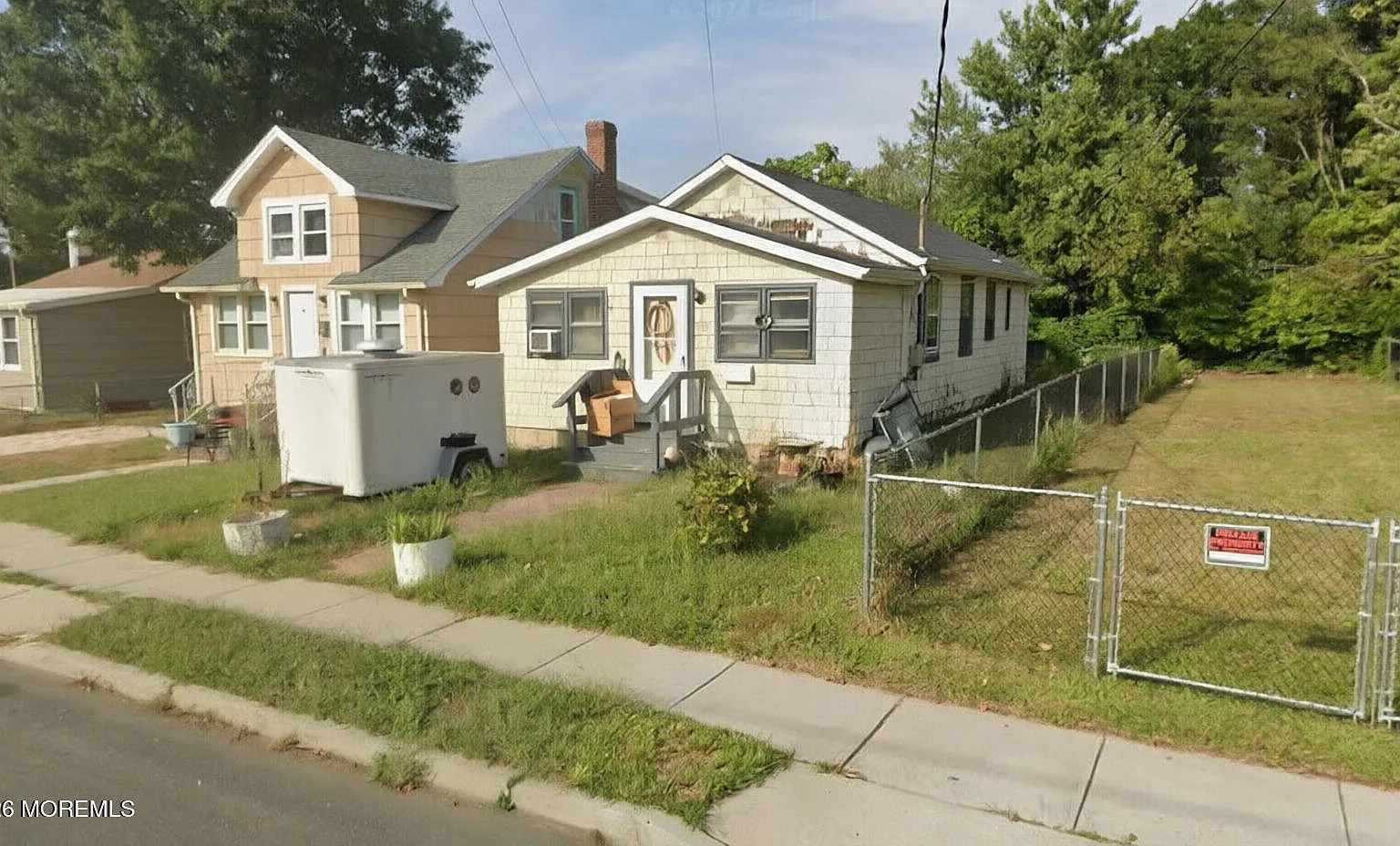 3 bed, 760 sqft, $2,400 — Photo 1