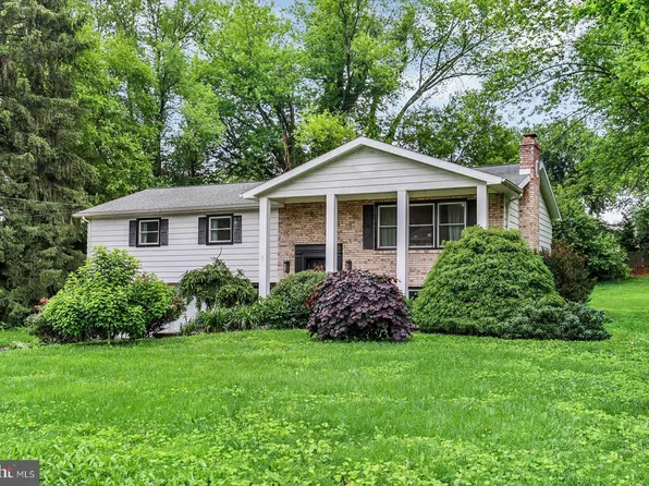 301 Lynbrook Dr N, York, PA 17402