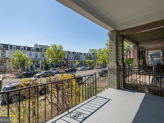 2nd image of 2126 4th St NE