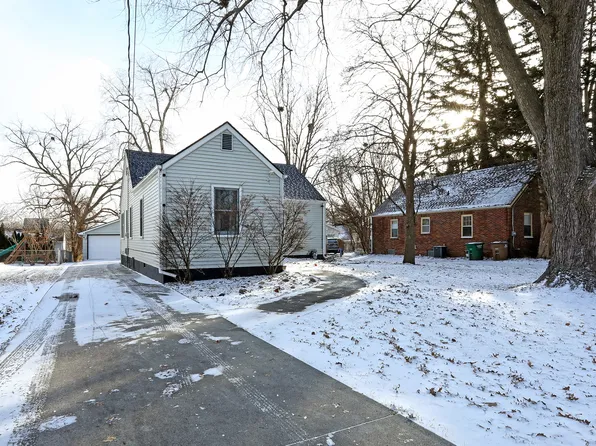 1407 64th St, Windsor Heights, IA 50324