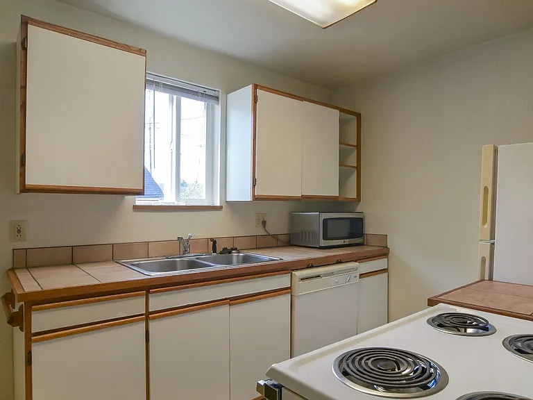 1585 Ferry Aly #1572 — Photo 12