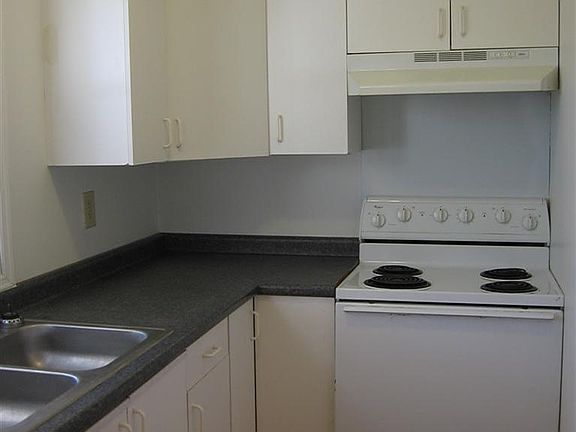 3rd image of 2478 Woodhill Dr