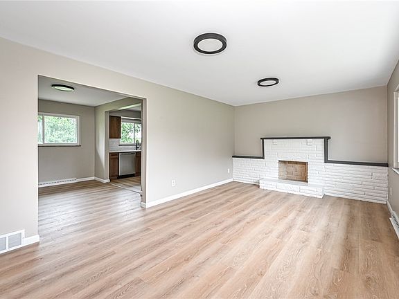 3rd image of 168 Clearview St