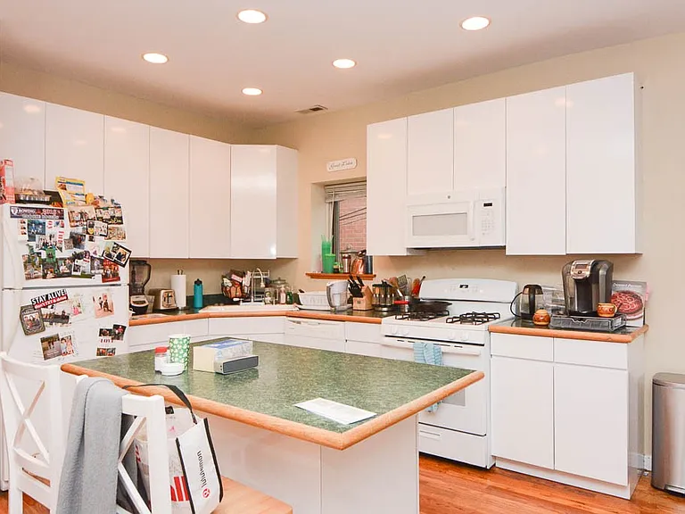 1346 W Henderson St #3 — Photo 3