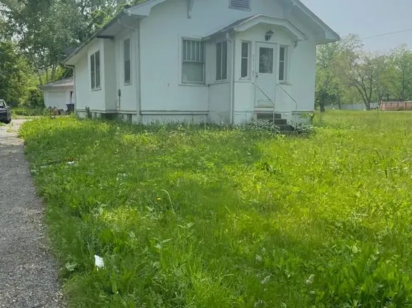 2411 31st St, Zion, IL 60099