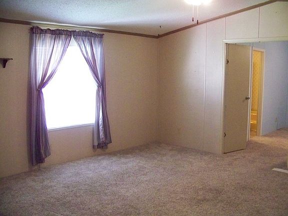 4th image of 920 Banyan St