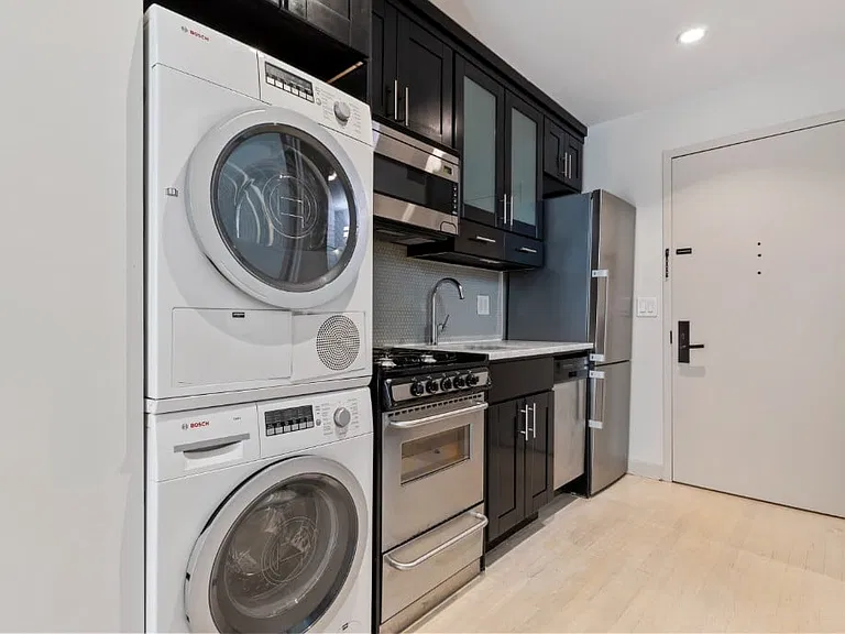 152 2nd Ave #2C — Photo 1
