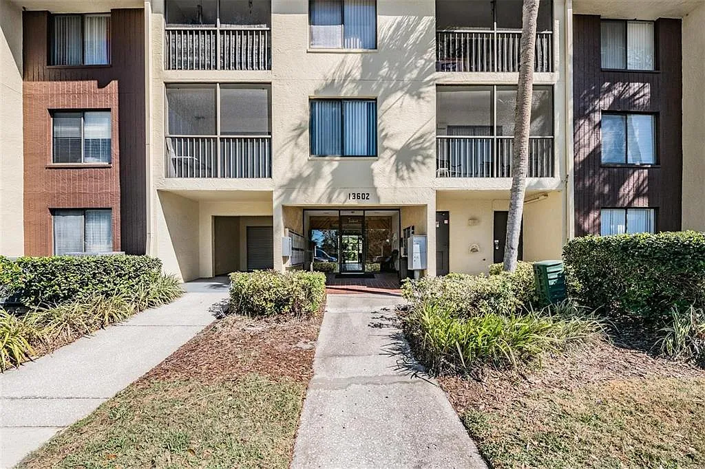 1 bed, 1.0 bath, 812 sqft, $1,650 — Photo 2