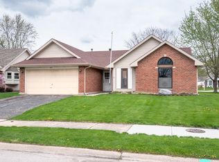 870 Camden Ln, Aurora, IL 60504