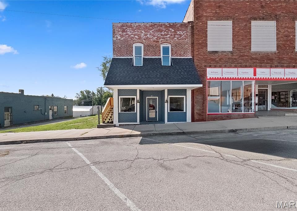 1st image of 318 Broadway St