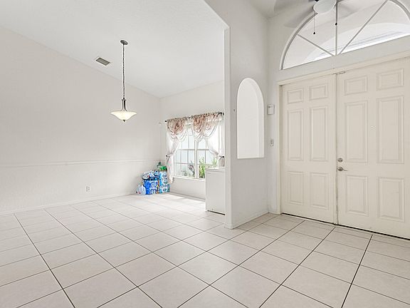 3rd image of 1818 SW Day Street